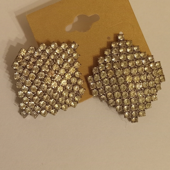 Diamond Rhinestones Earrings , Pierce ,Nip-Tips, Prong Setting, Silver Metal - Picture 6 of 6